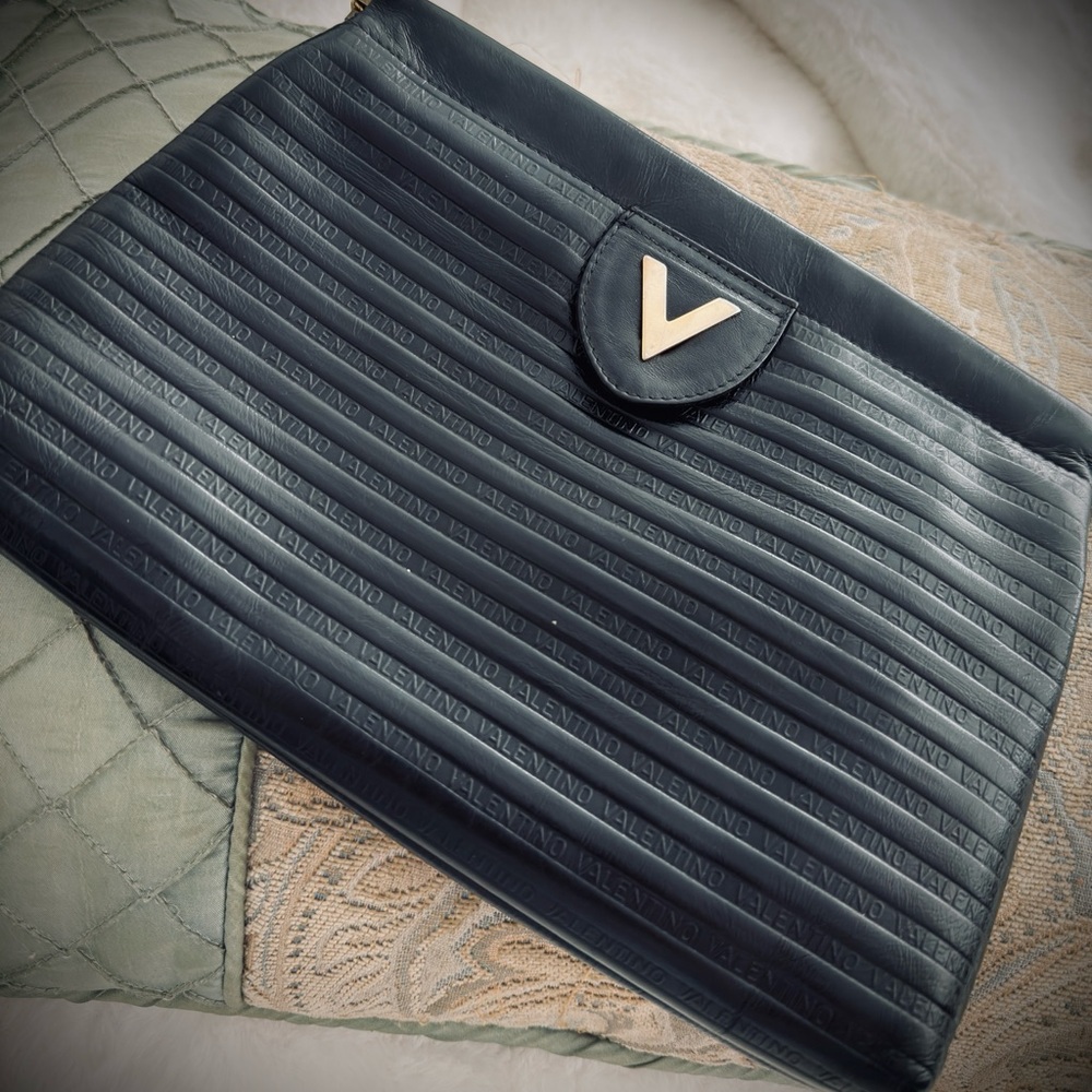ADDITIONAL PRICE SLASH !! Beautiful Valentino Black Quilted Clutch, pristine